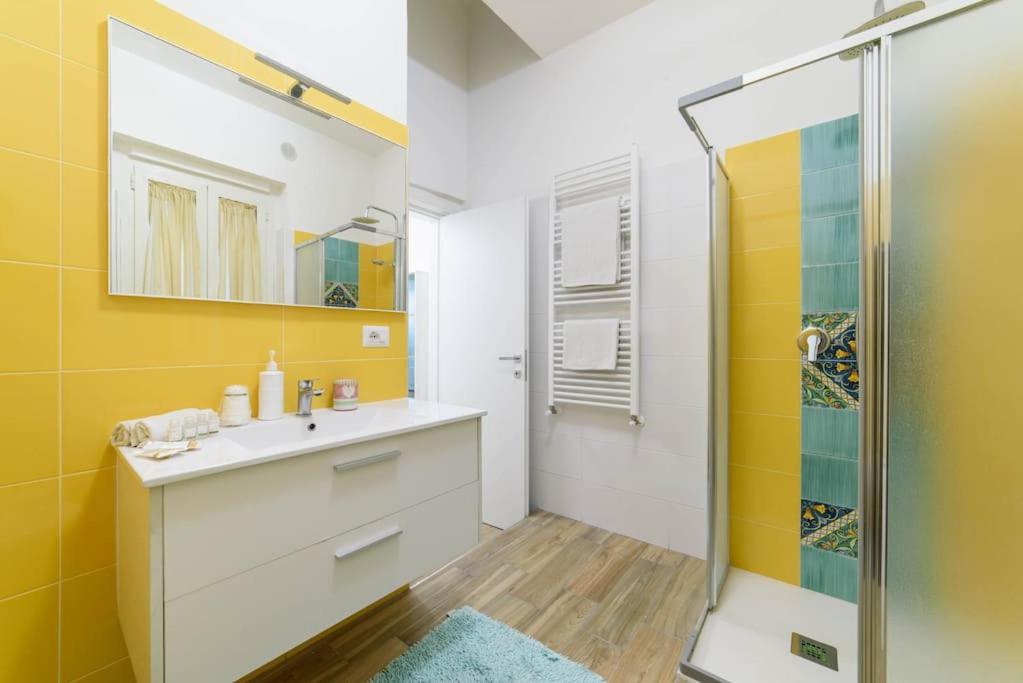 Appartamento Stazione Treni - Wi-Fi & Netflix Cozy Space Salerno Esterno foto