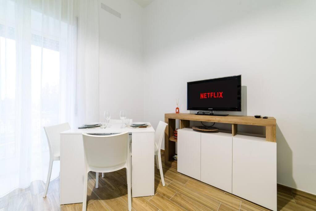 Appartamento Stazione Treni - Wi-Fi & Netflix Cozy Space Salerno Esterno foto
