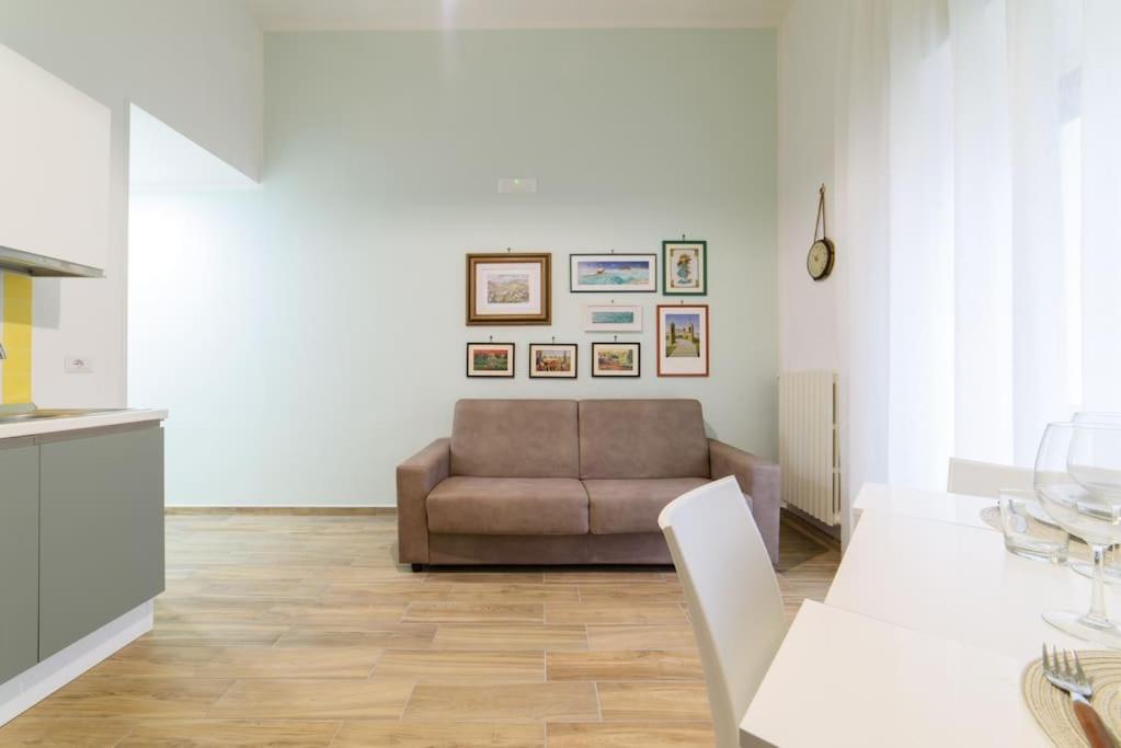 Appartamento Stazione Treni - Wi-Fi & Netflix Cozy Space Salerno Esterno foto