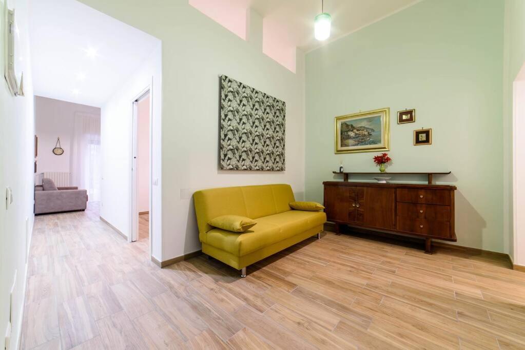 Appartamento Stazione Treni - Wi-Fi & Netflix Cozy Space Salerno Esterno foto